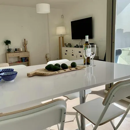 Encantador Con Grandes Terrazas Y Vistas Al Mar Apartamento *
