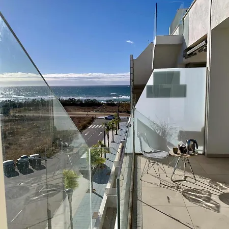 Elegant Penthouse With Sea Views In