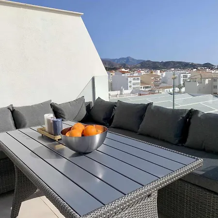 Apartment Elegant Penthouse With Sea Views In