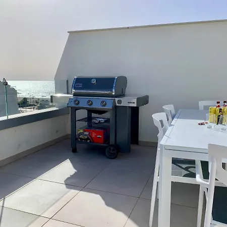 Elegant Penthouse With Sea Views In Apartment *